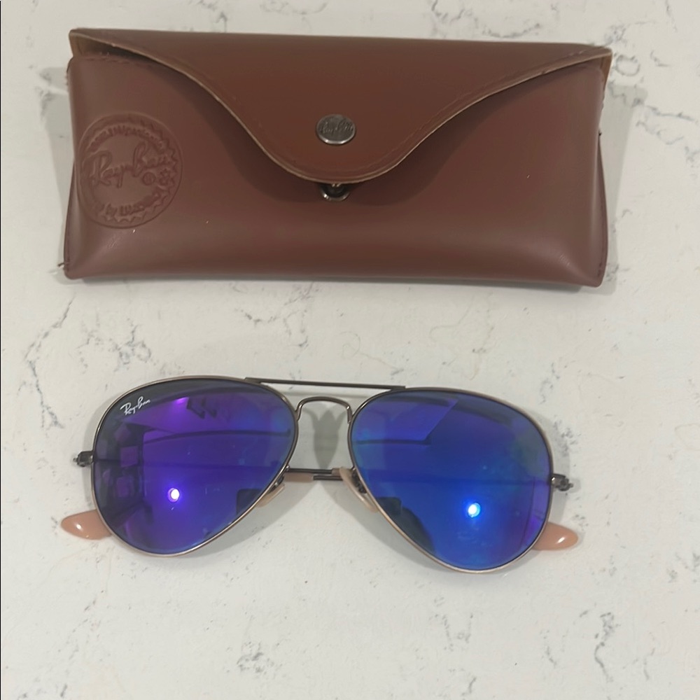 Ray-Ban Aviator Sunglasses with Reflective purple Lenses